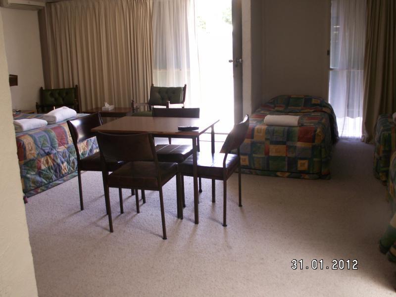 Albury Burvale Motor Inn Екстер'єр фото