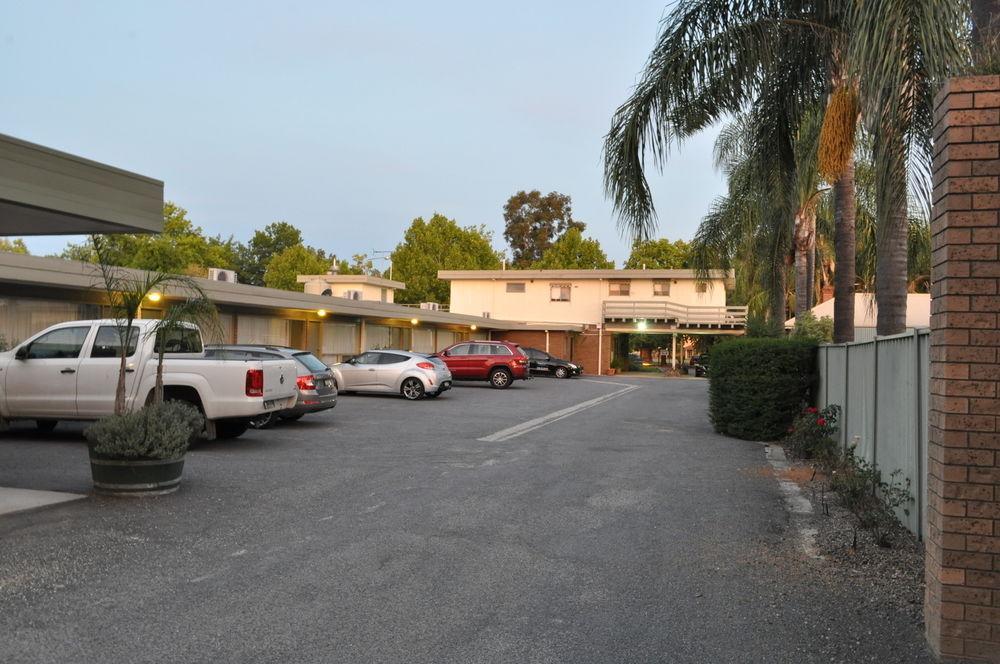 Albury Burvale Motor Inn Екстер'єр фото