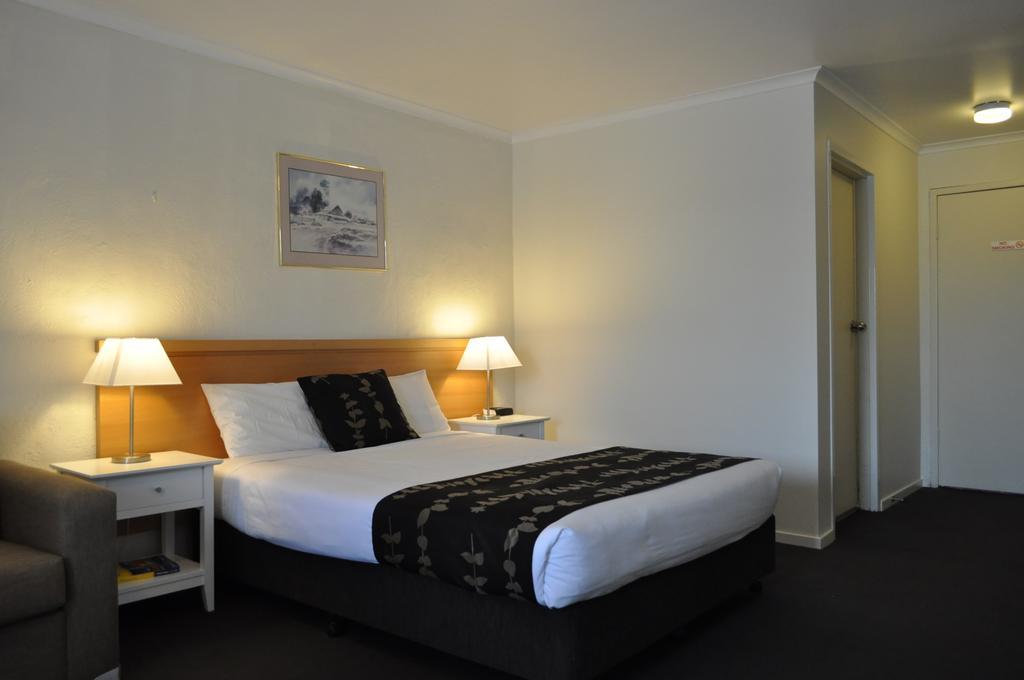 Albury Burvale Motor Inn Екстер'єр фото