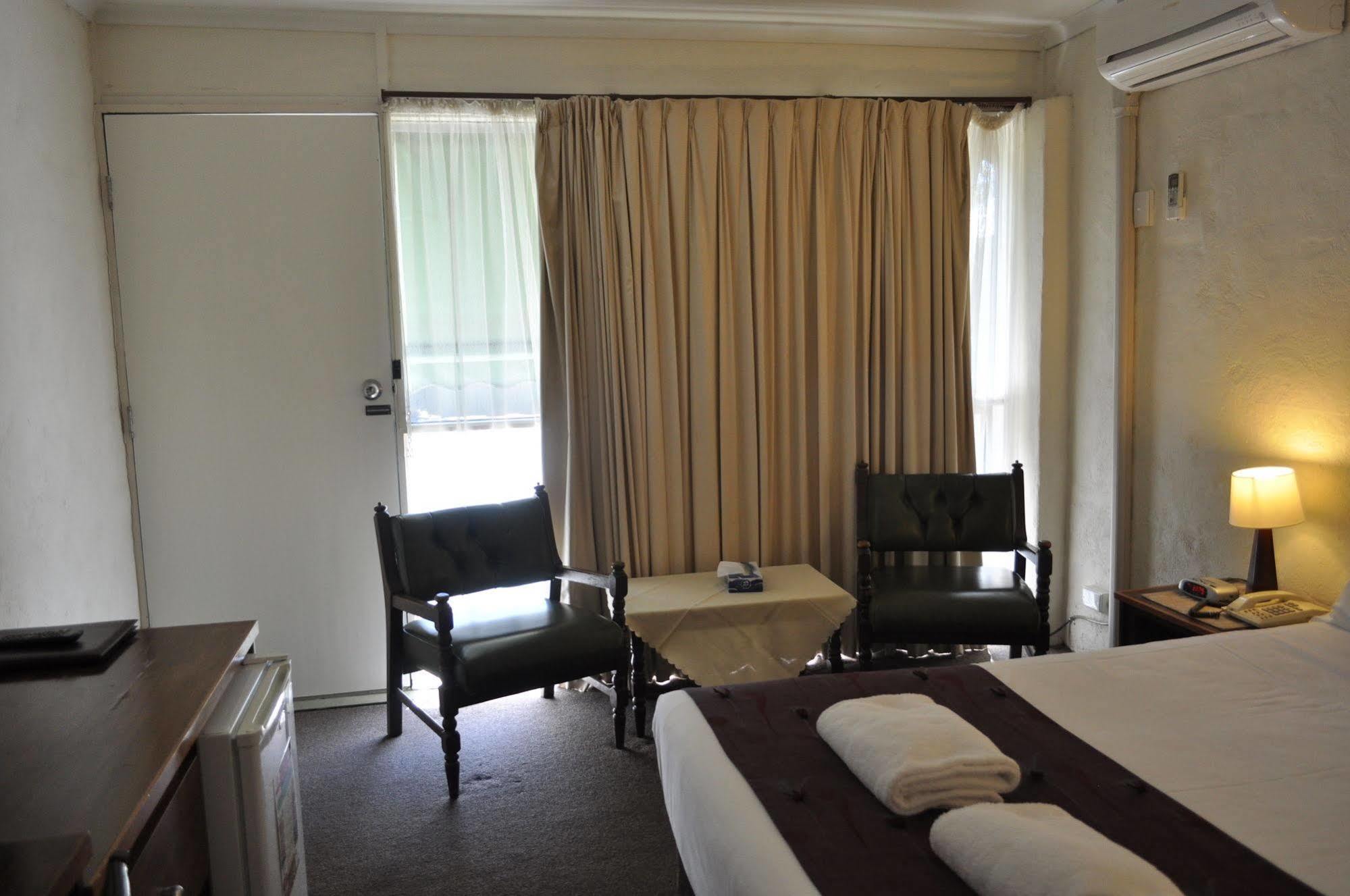 Albury Burvale Motor Inn Екстер'єр фото