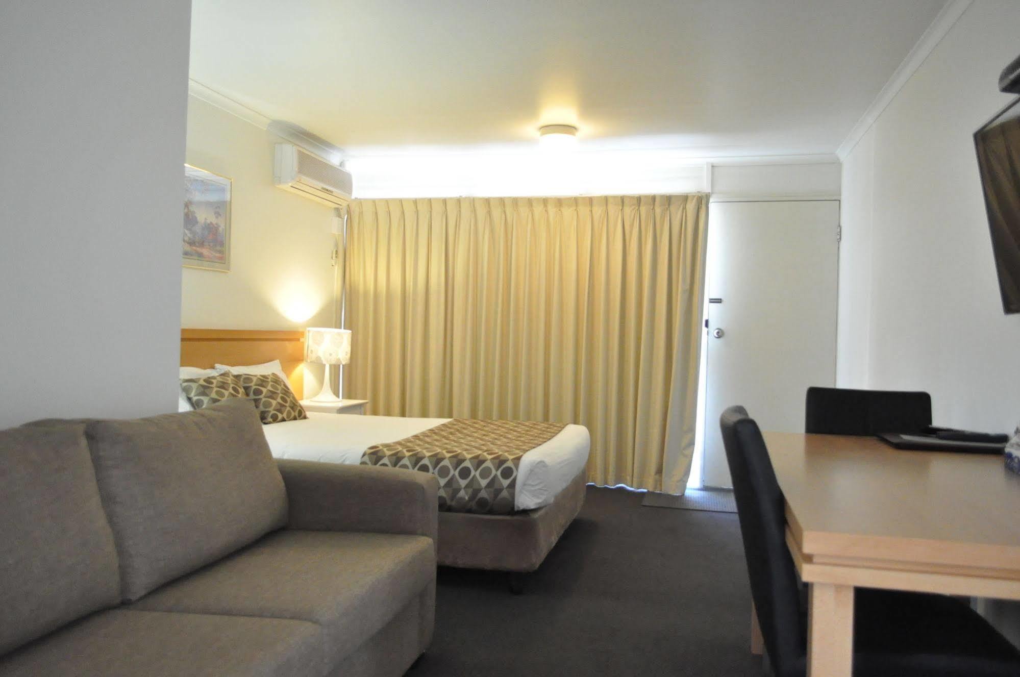 Albury Burvale Motor Inn Екстер'єр фото