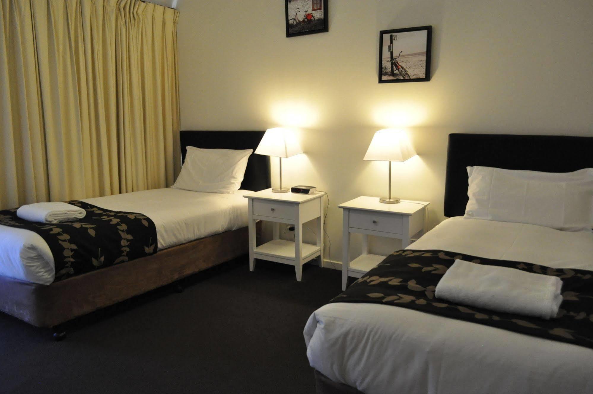 Albury Burvale Motor Inn Екстер'єр фото