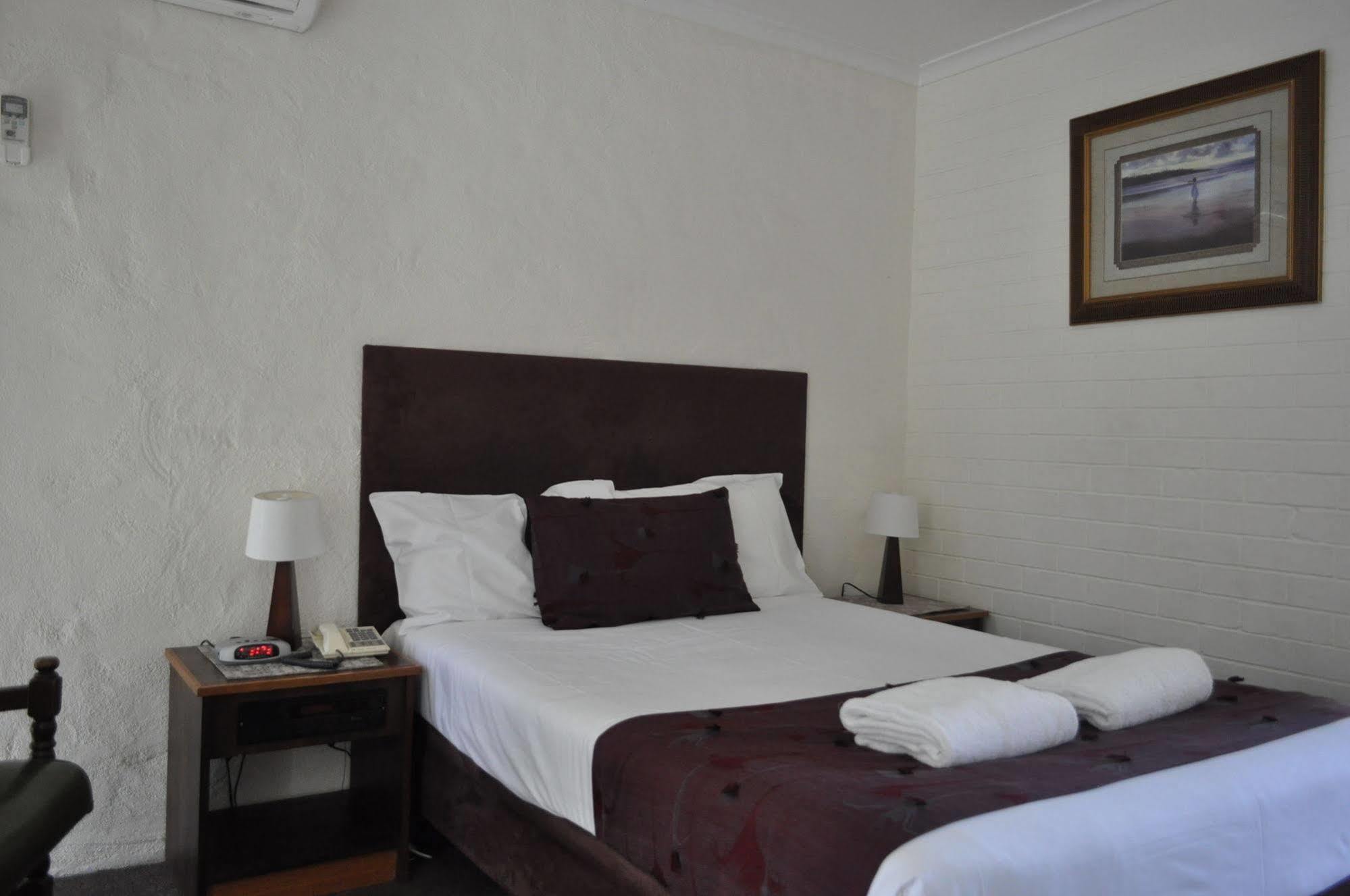 Albury Burvale Motor Inn Екстер'єр фото