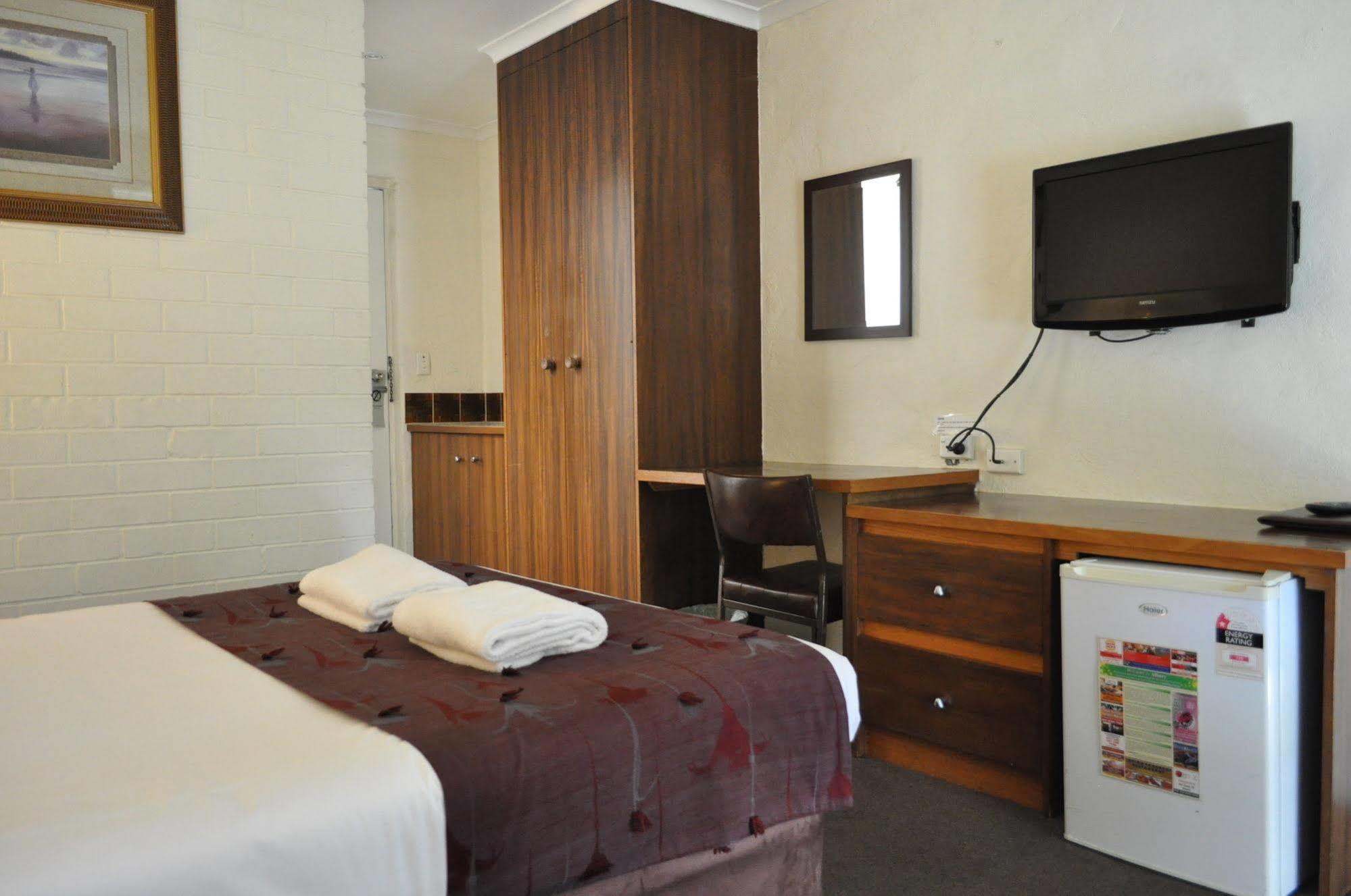 Albury Burvale Motor Inn Екстер'єр фото