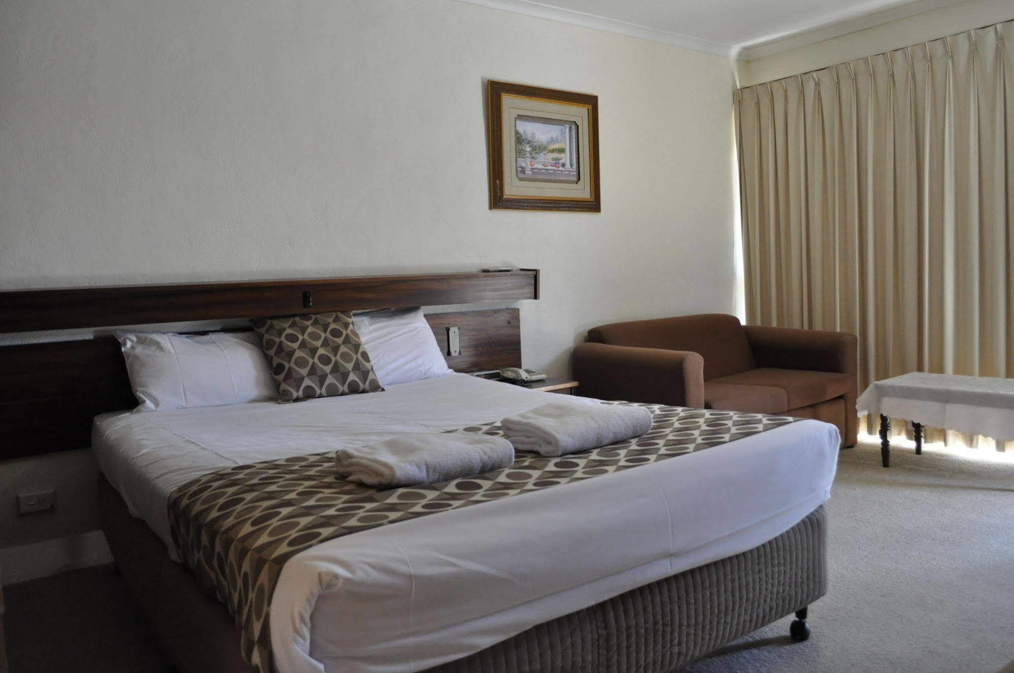 Albury Burvale Motor Inn Екстер'єр фото