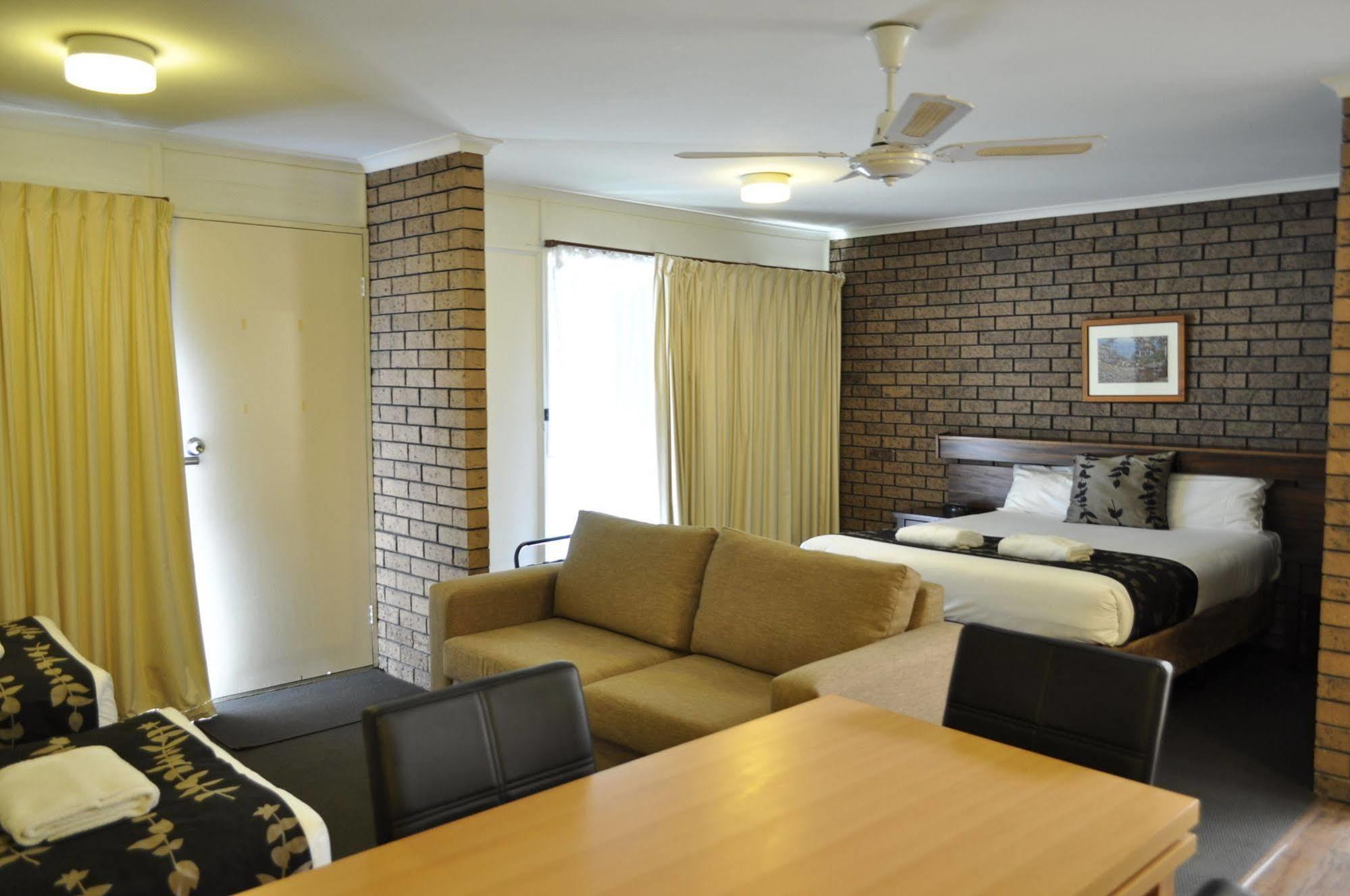 Albury Burvale Motor Inn Екстер'єр фото