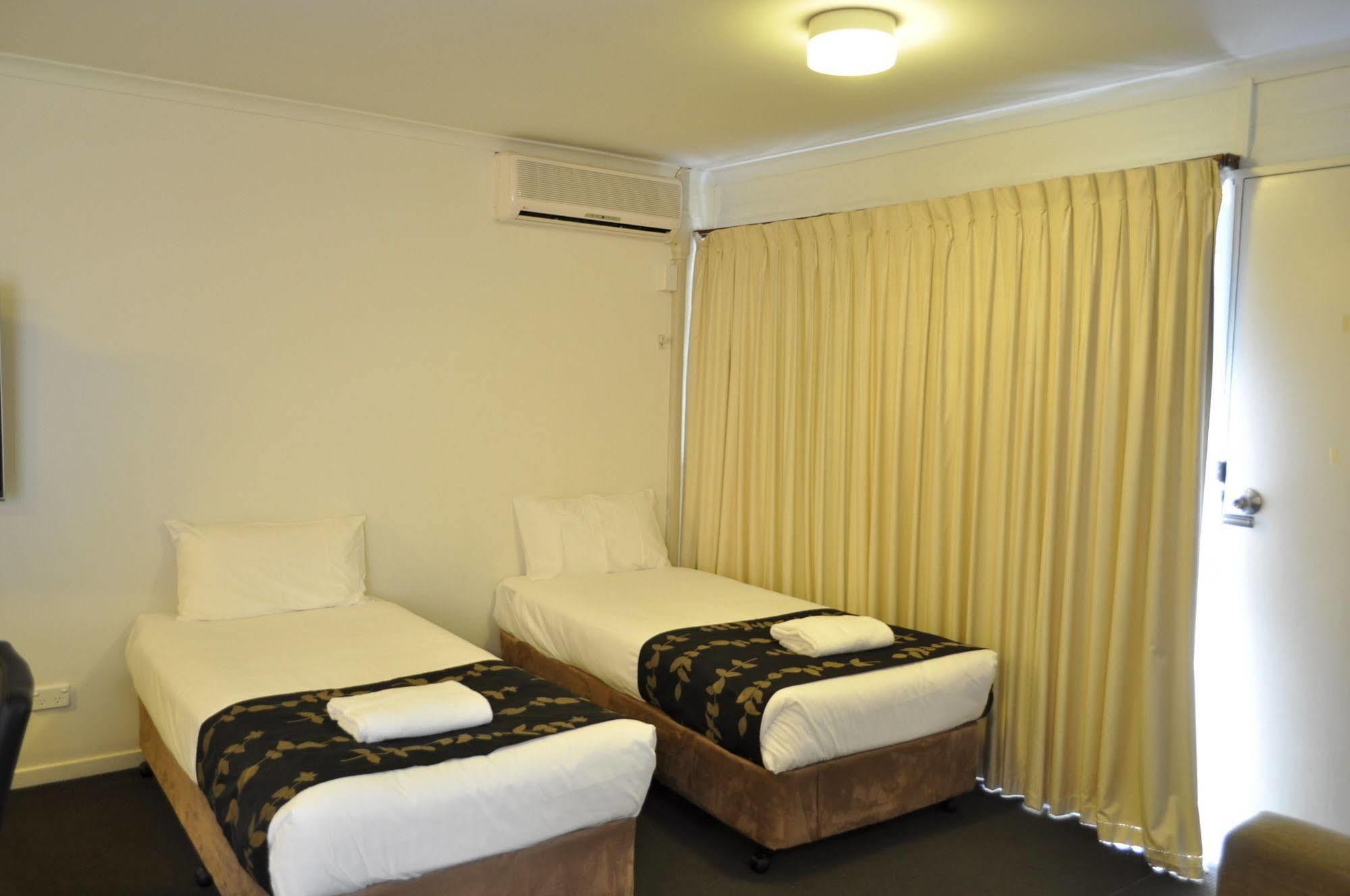 Albury Burvale Motor Inn Екстер'єр фото