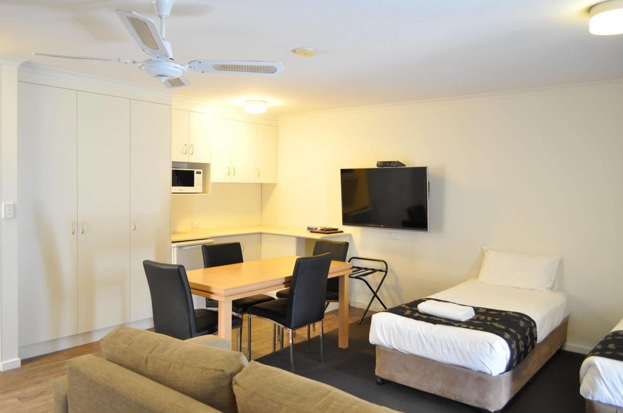 Albury Burvale Motor Inn Екстер'єр фото