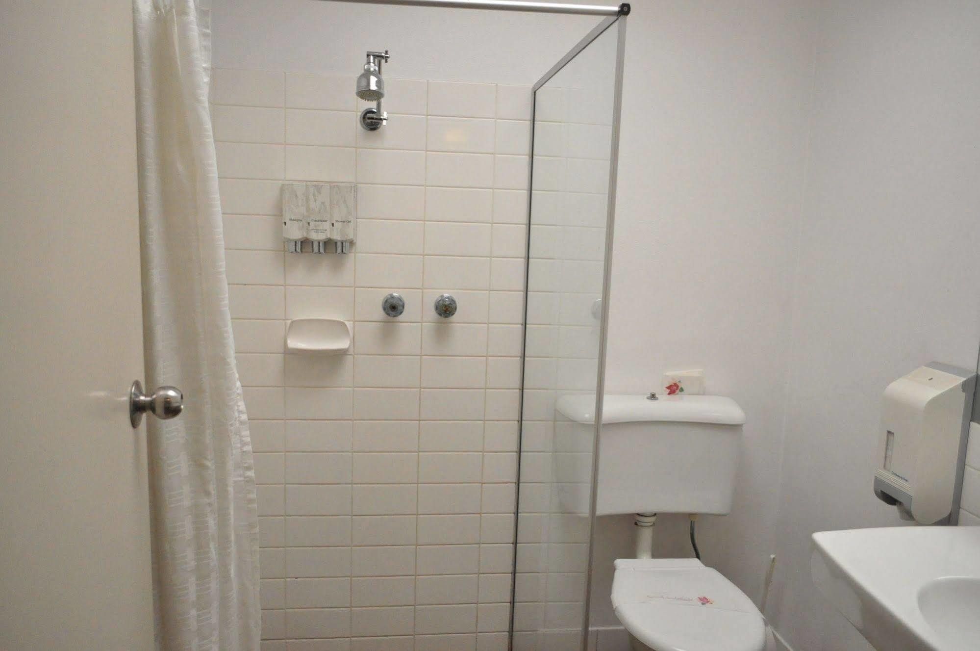 Albury Burvale Motor Inn Екстер'єр фото